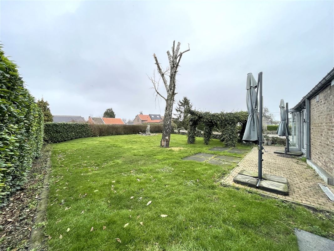 Immeuble mixte avec 2 salles de fêtes + premier étage aménageable