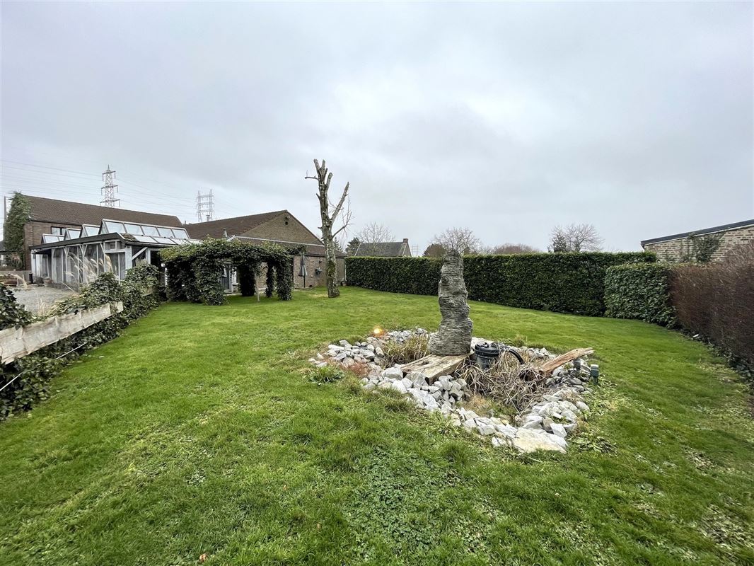 Immeuble mixte avec 2 salles de fêtes + premier étage aménageable