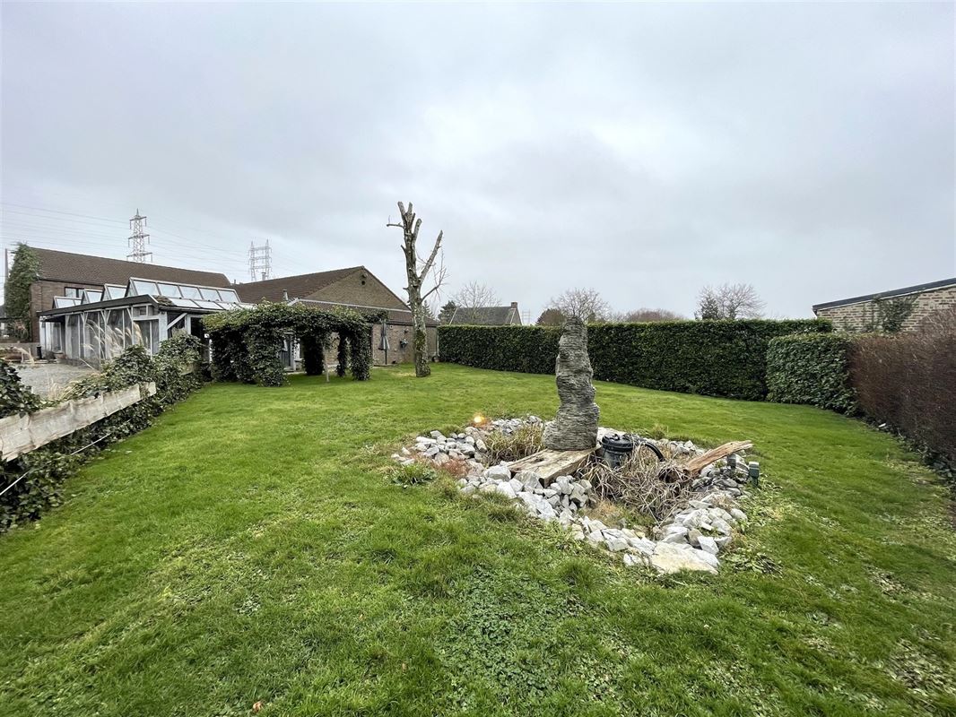 Immeuble mixte avec 2 salles de fêtes + premier étage aménageable