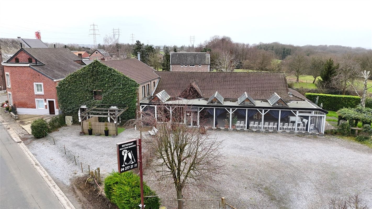 Immeuble mixte avec 2 salles de fêtes + premier étage aménageable