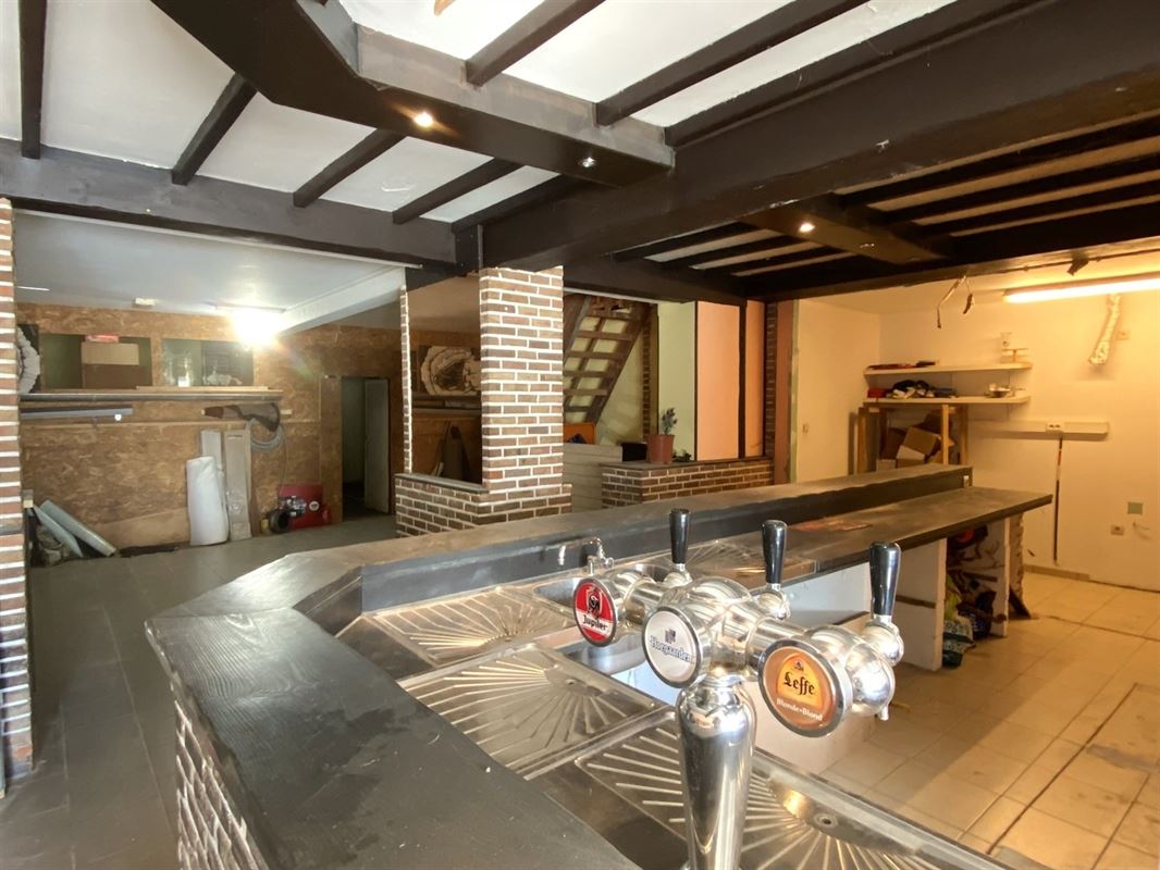 GROS POTENTIEL - COMMERCE + APPARTEMENTS