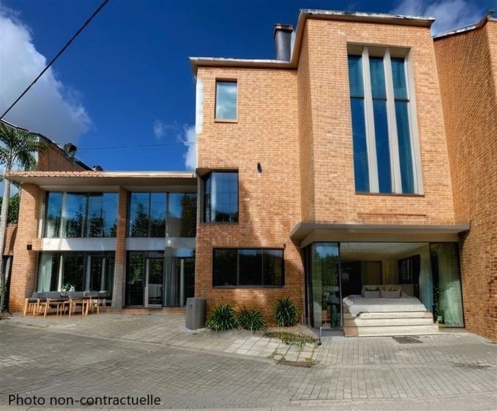 GROS POTENTIEL - COMMERCE + APPARTEMENTS