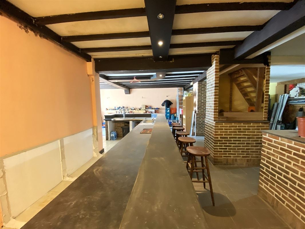 GROS POTENTIEL - COMMERCE + APPARTEMENTS