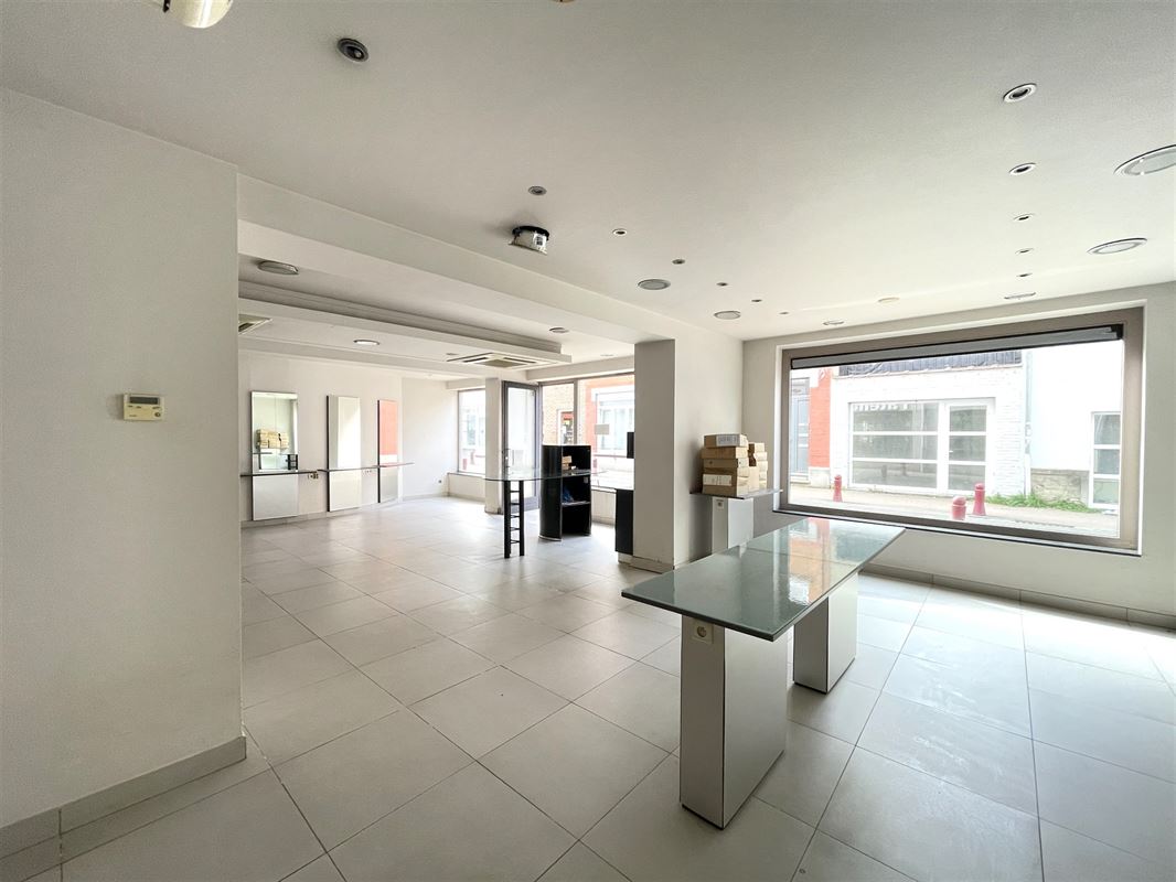 Immeuble mixte (ensemble commercial/maison d'habitation) dans le centre de Wavre