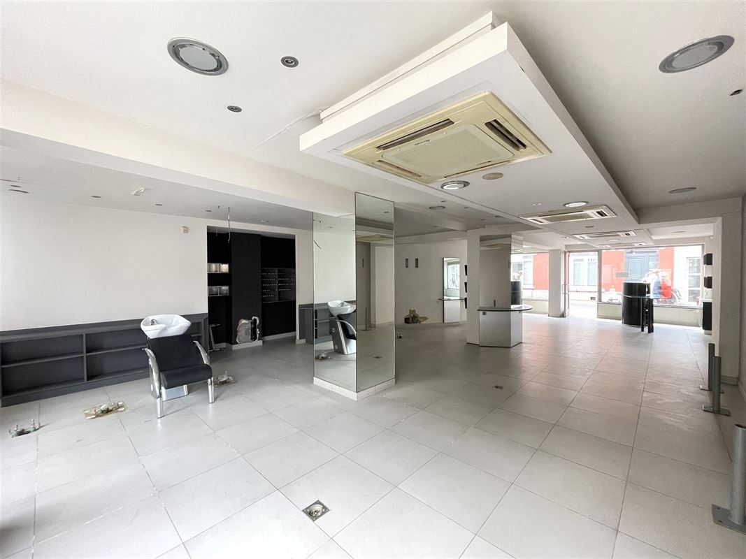 Immeuble mixte (ensemble commercial/maison d'habitation) dans le centre de Wavre