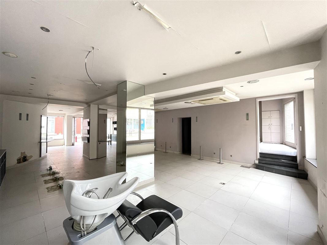 Immeuble mixte (ensemble commercial/maison d'habitation) dans le centre de Wavre