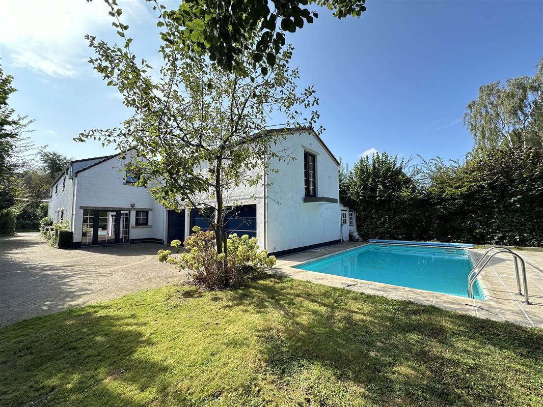 Jolie villa 4 façades avec piscine: quartier prisé!