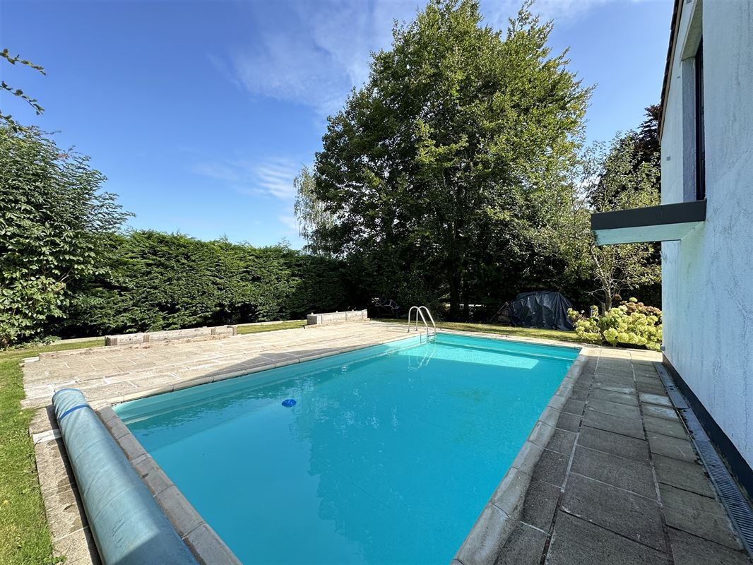 Jolie villa 4 façades avec piscine: quartier prisé!