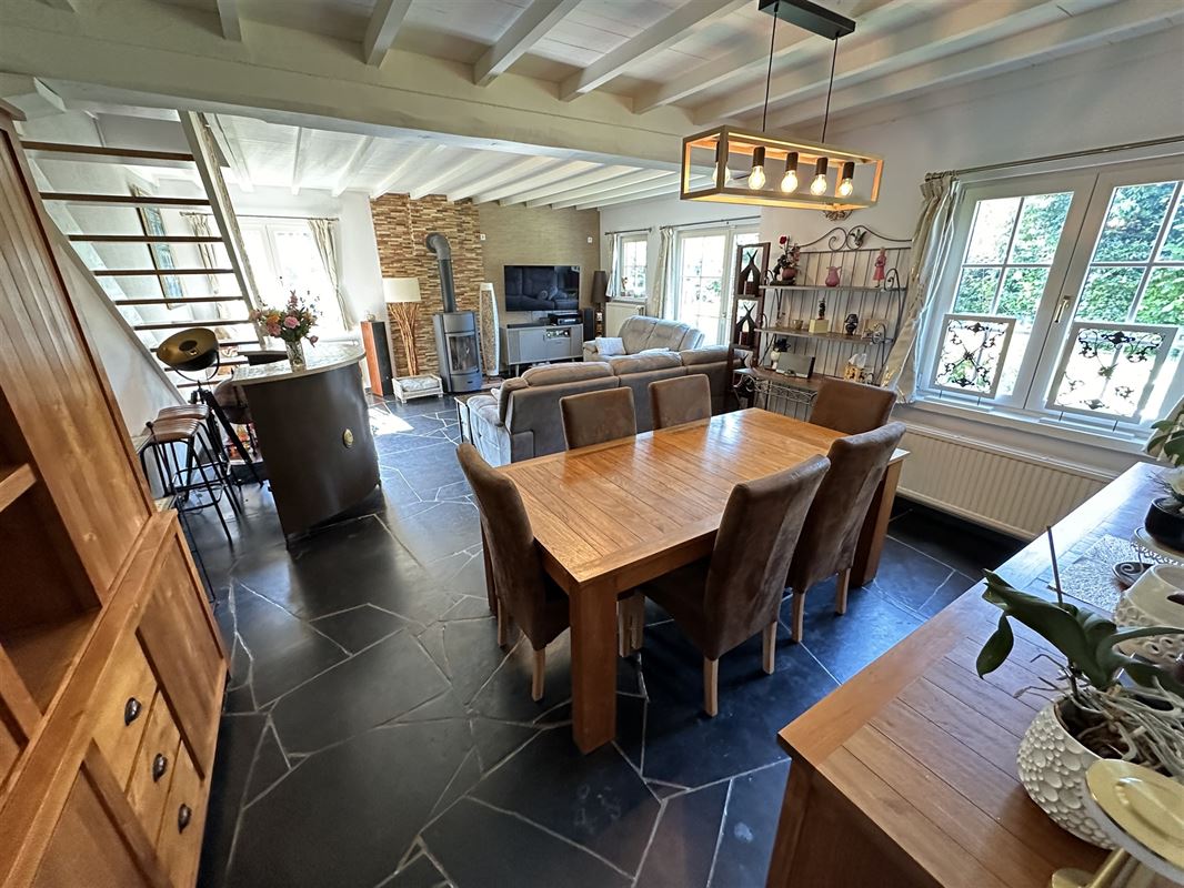 Jolie villa 4 façades avec piscine: quartier prisé!