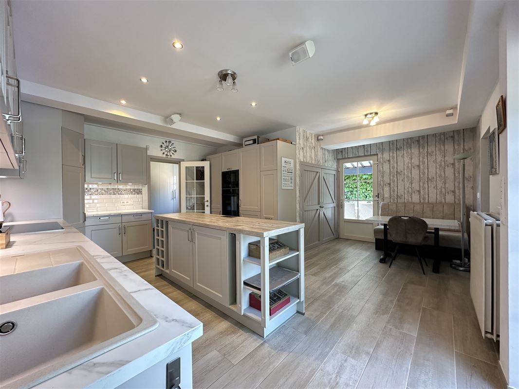 Jolie villa 4 façades avec piscine: quartier prisé!