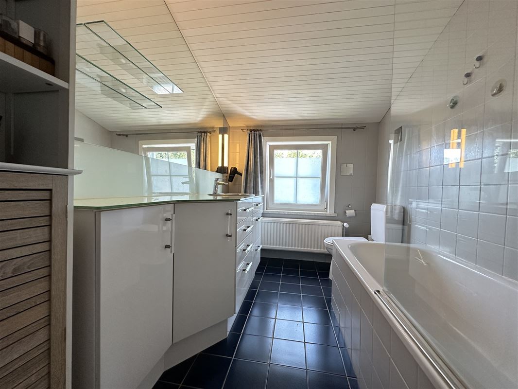 Jolie villa 4 façades avec piscine: quartier prisé!