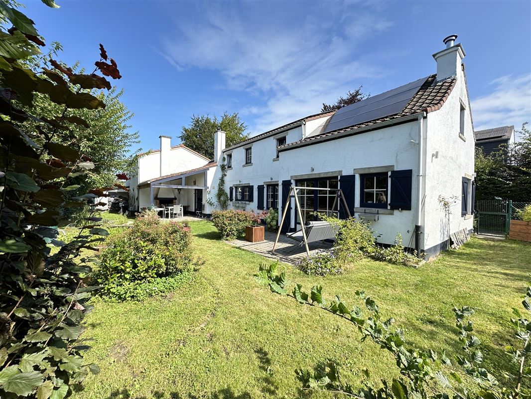 Jolie villa 4 façades avec piscine: quartier prisé!