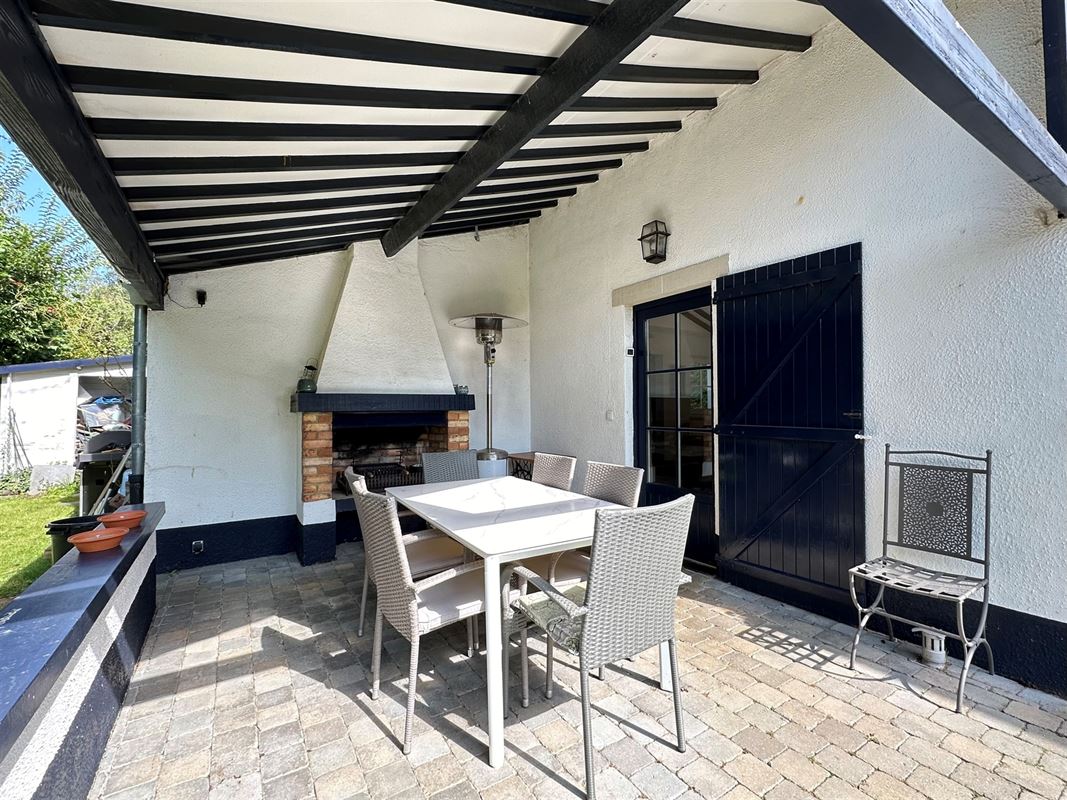 Jolie villa 4 façades avec piscine: quartier prisé!