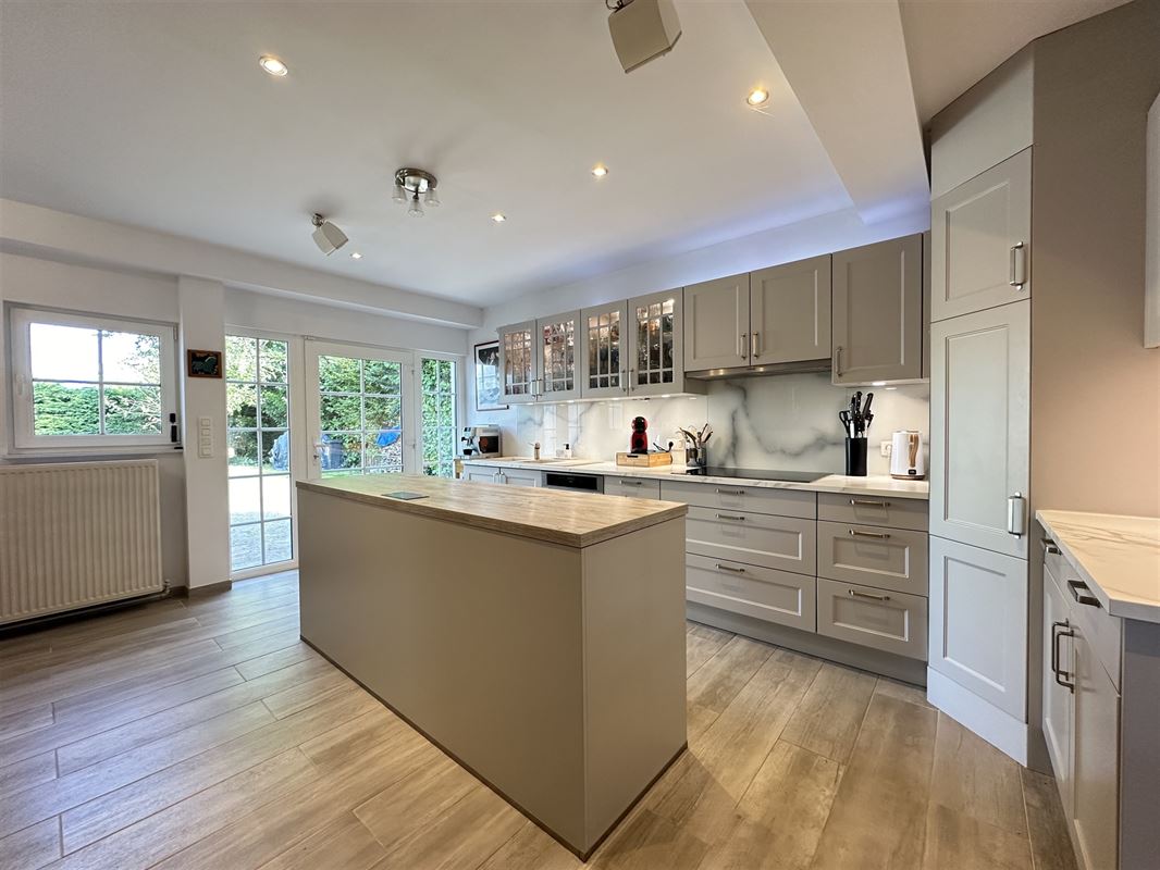 Jolie villa 4 façades avec piscine: quartier prisé!