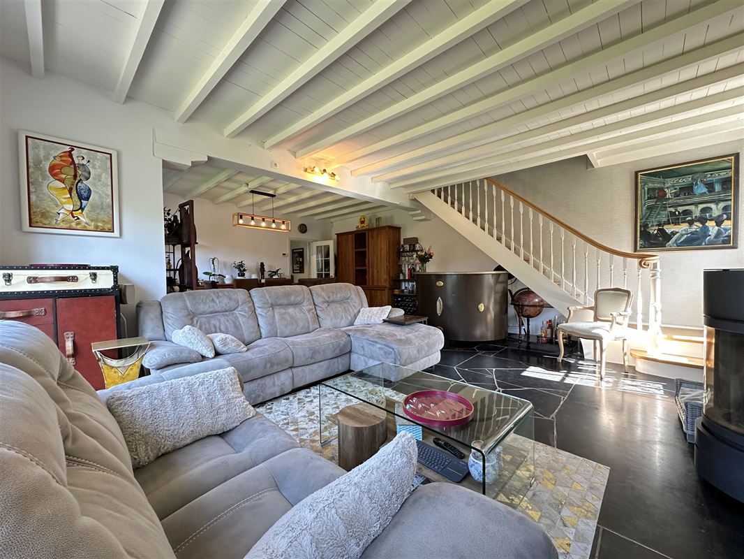 Jolie villa 4 façades avec piscine: quartier prisé!