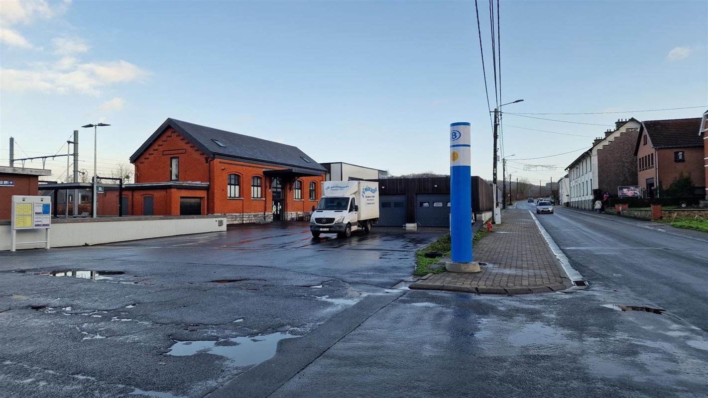 MAISON TRES BIEN SITUEE A FLOREFFE, GARE ET BUS