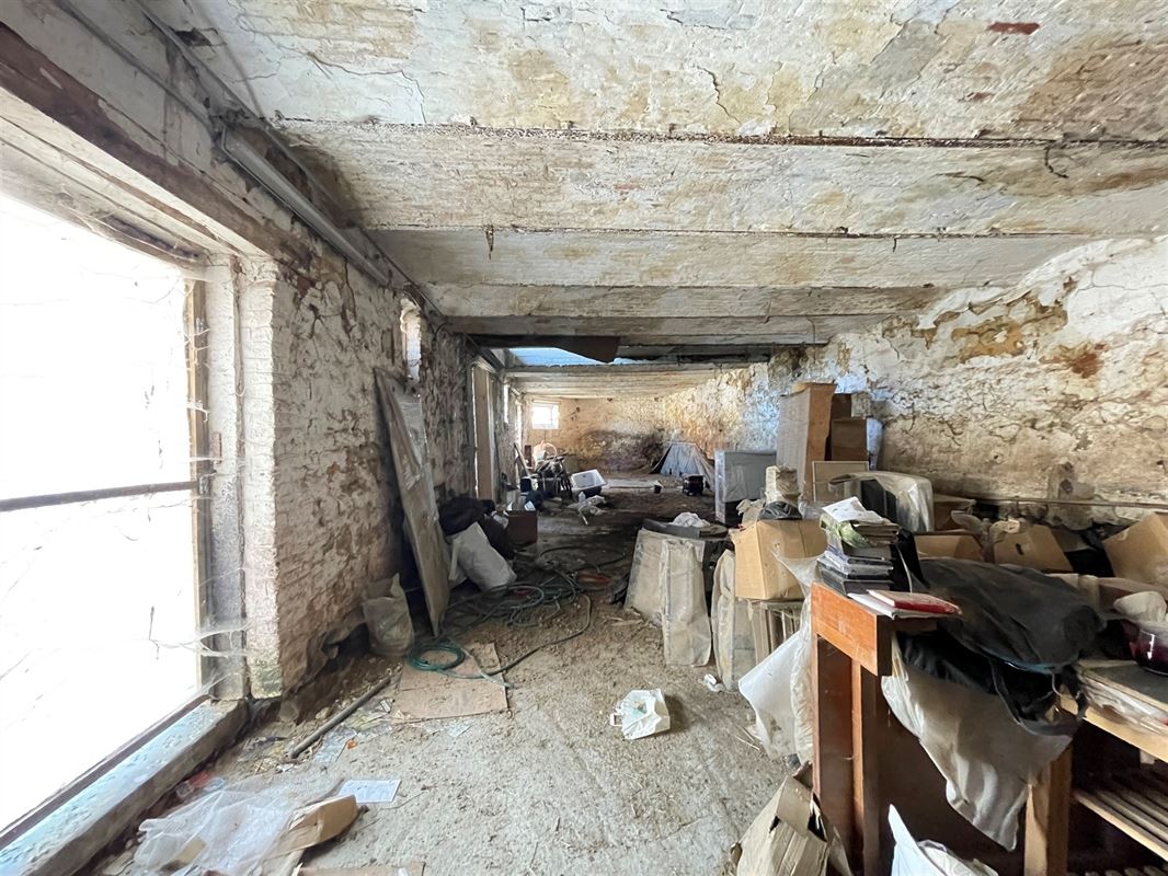 Partie d'une ferme à réhabiliter dans un cadre verdoyant