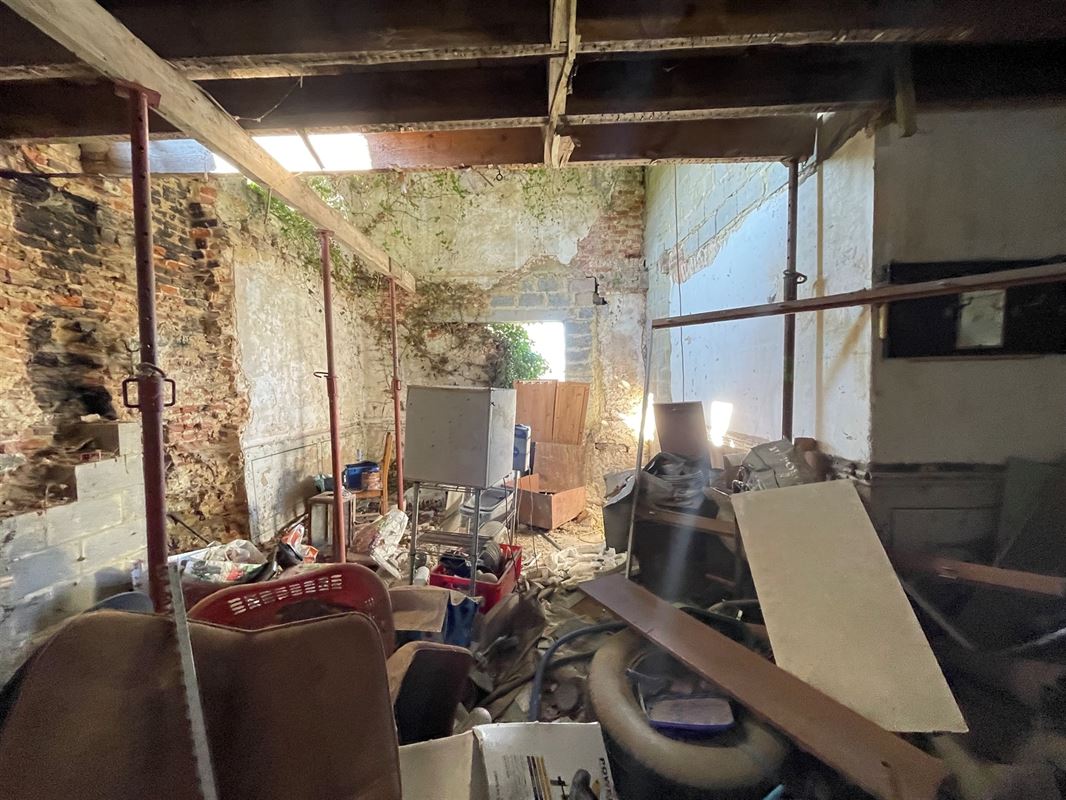 Partie d'une ferme à réhabiliter dans un cadre verdoyant