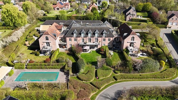 Magnifique appartement dans une copropriété avec piscine