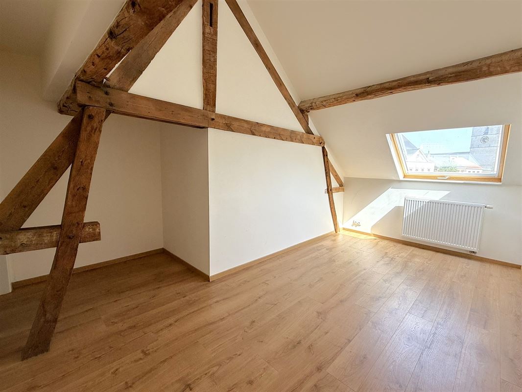 CHARME - PETIT IMMEUBLE - CENTRAL - RENOVE