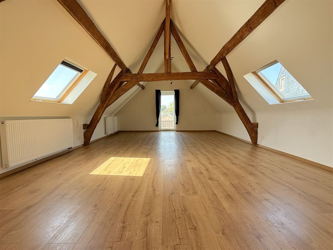 CHARME - PETIT IMMEUBLE - CENTRAL - RENOVE