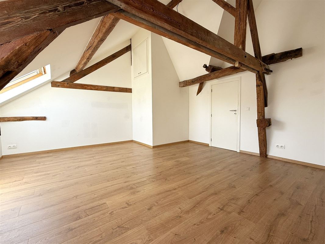 CHARME - PETIT IMMEUBLE - CENTRAL - RENOVE