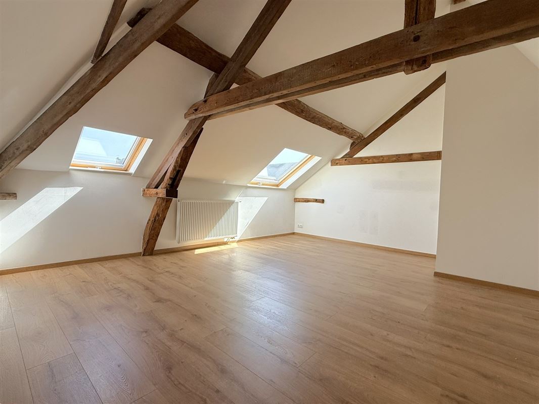 CHARME - PETIT IMMEUBLE - CENTRAL - RENOVE