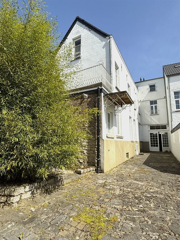 CHARME - PETIT IMMEUBLE - CENTRAL - RENOVE