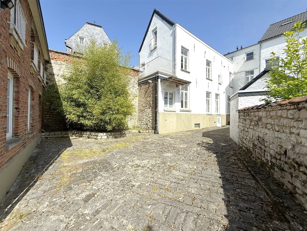 CHARME - PETIT IMMEUBLE - CENTRAL - RENOVE