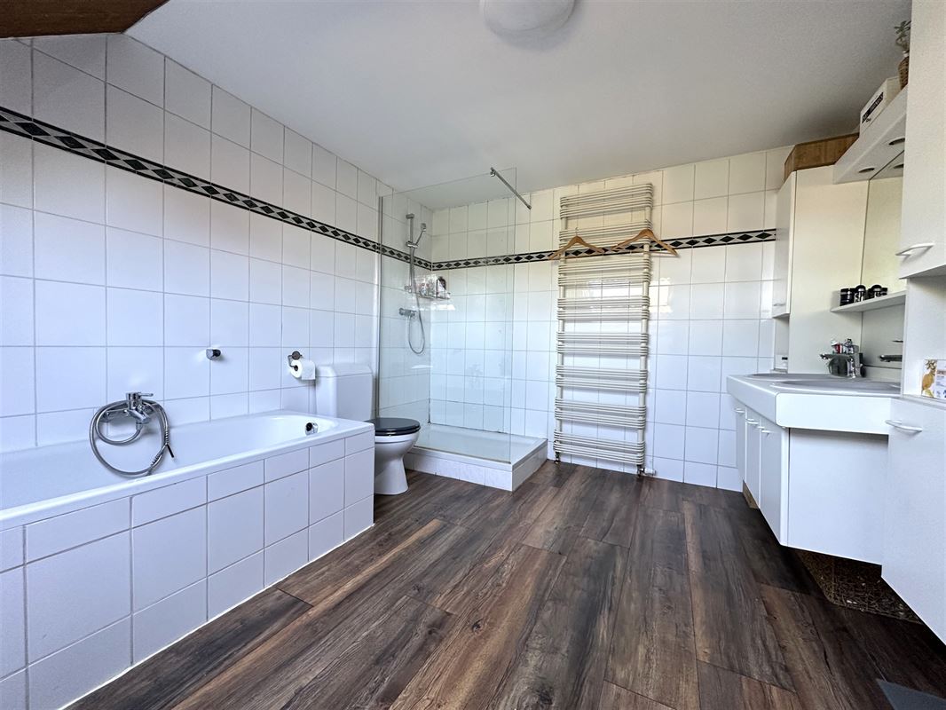 Propriété équestre: Maison, appt, écurie, pistes + loc prair