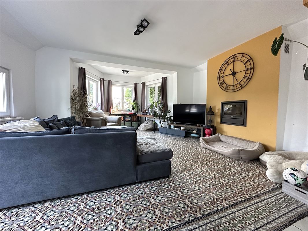 Charmante maison 3chambres - en retrait de la rue!