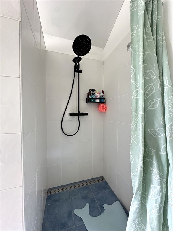 Charmante maison 3chambres - en retrait de la rue!