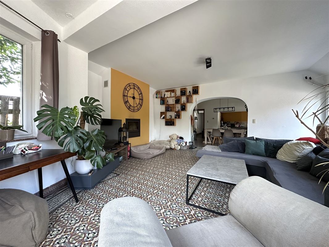 Charmante maison 3chambres - en retrait de la rue!