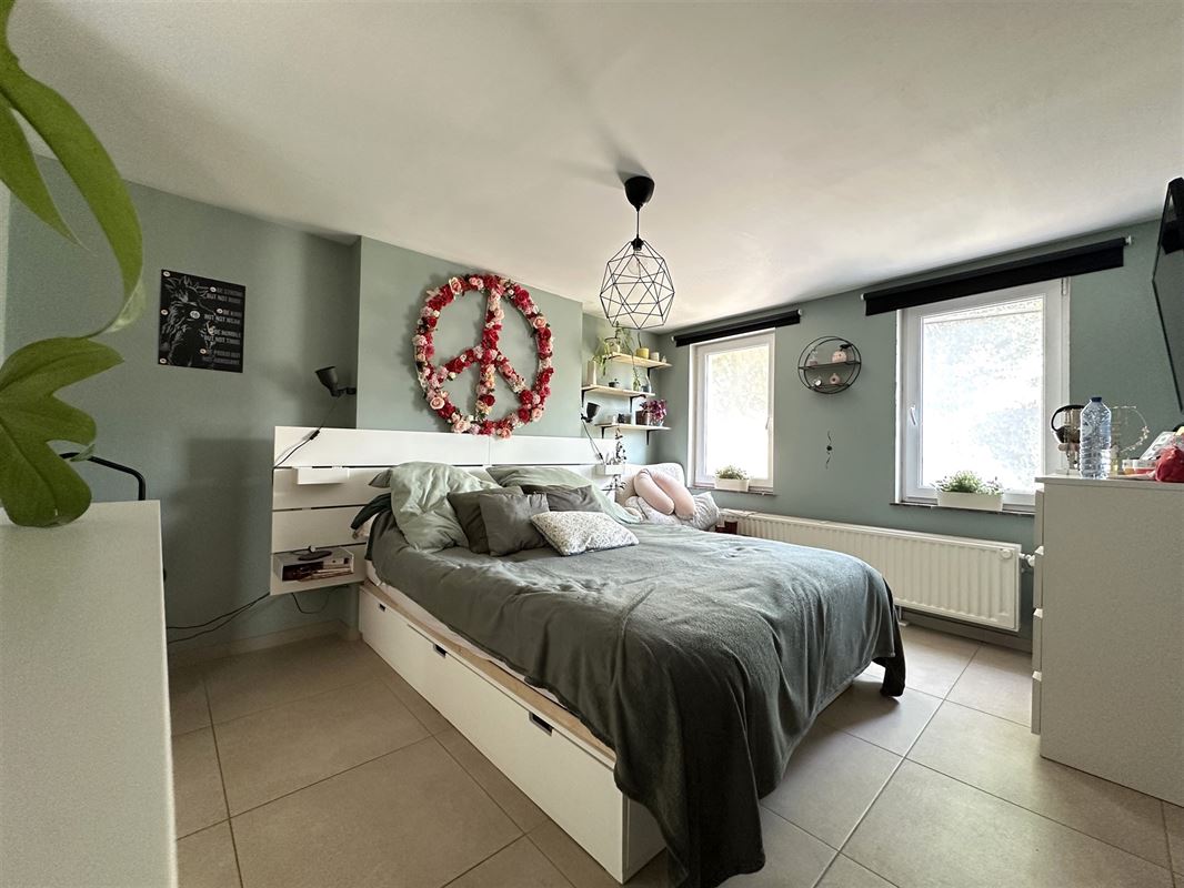 Charmante maison 3chambres - en retrait de la rue!