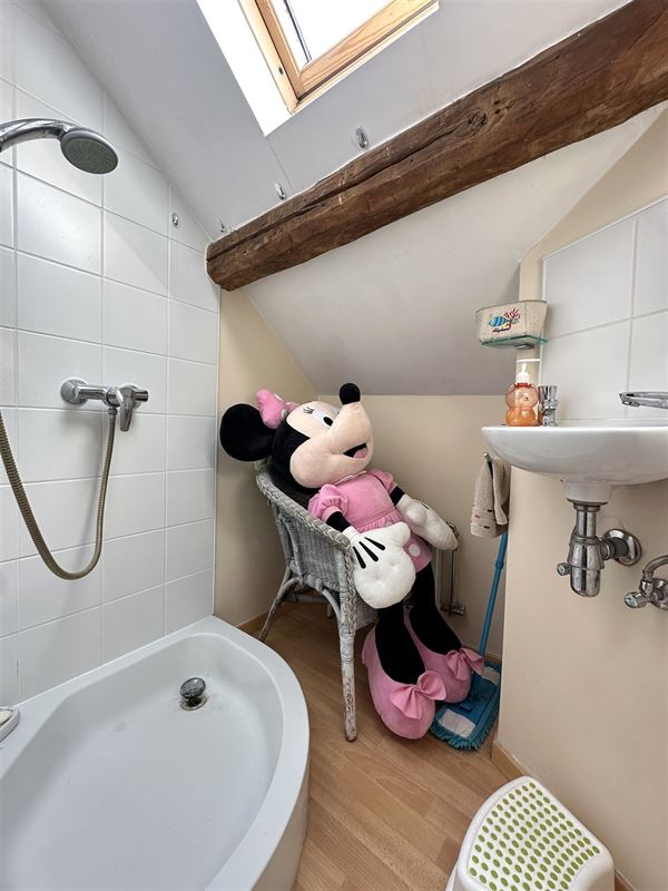 Charmante maison 3chambres - en retrait de la rue!