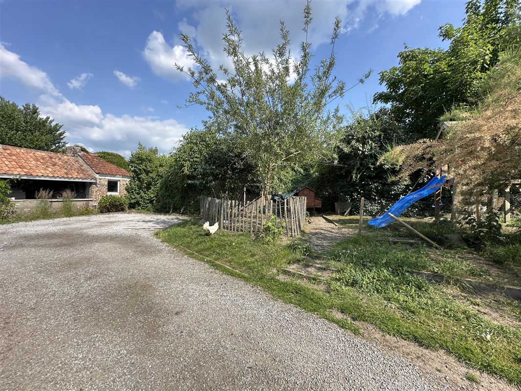 Charmante maison 3chambres - en retrait de la rue!