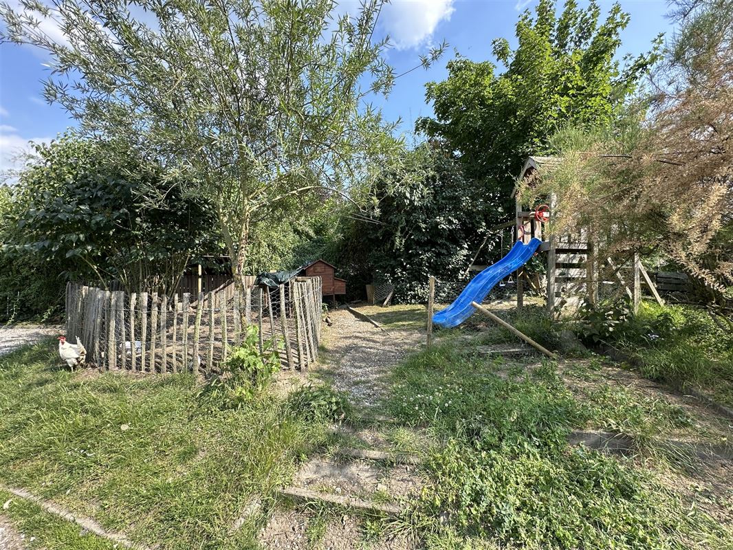 Charmante maison 3chambres - en retrait de la rue!