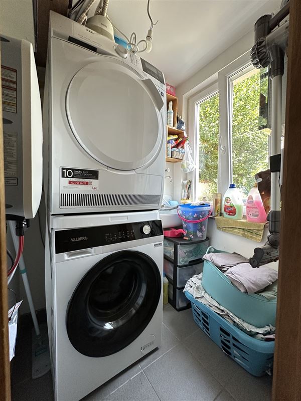 Charmante maison 3chambres - en retrait de la rue!