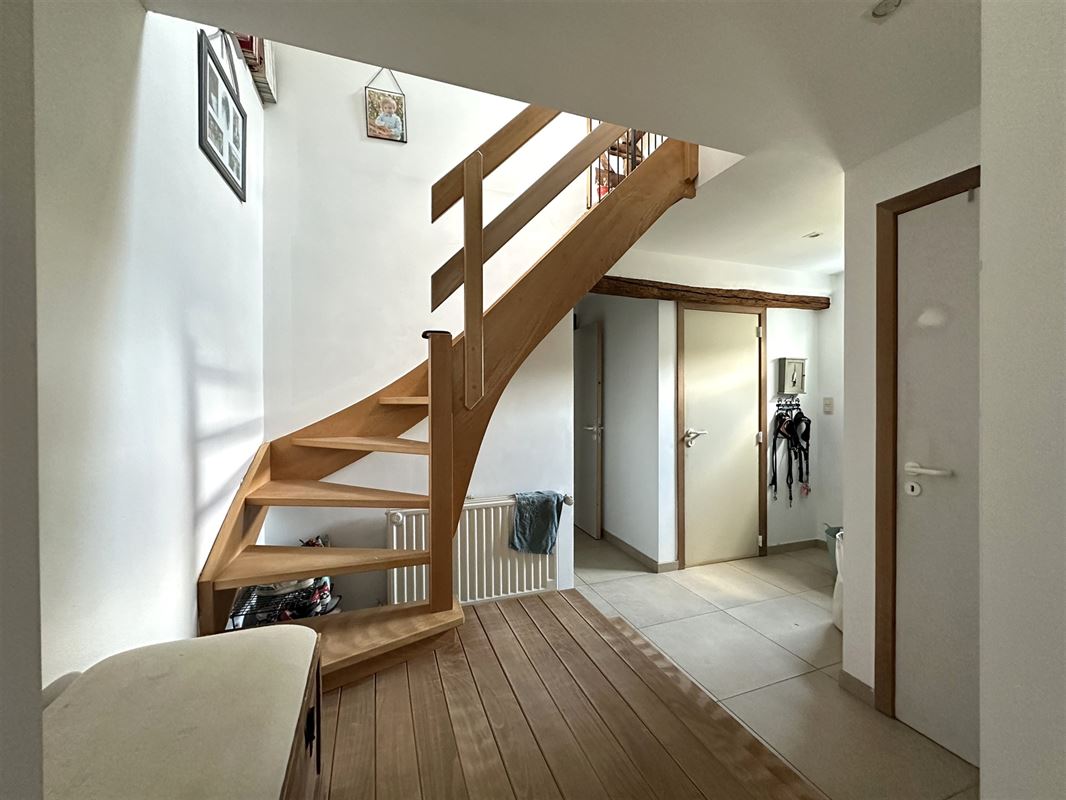 Charmante maison 3chambres - en retrait de la rue!