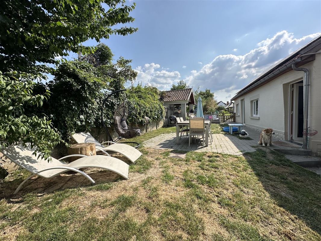 Charmante maison 3chambres - en retrait de la rue!