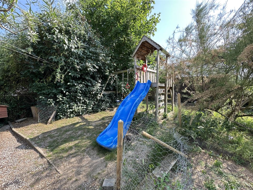 Charmante maison 3chambres - en retrait de la rue!