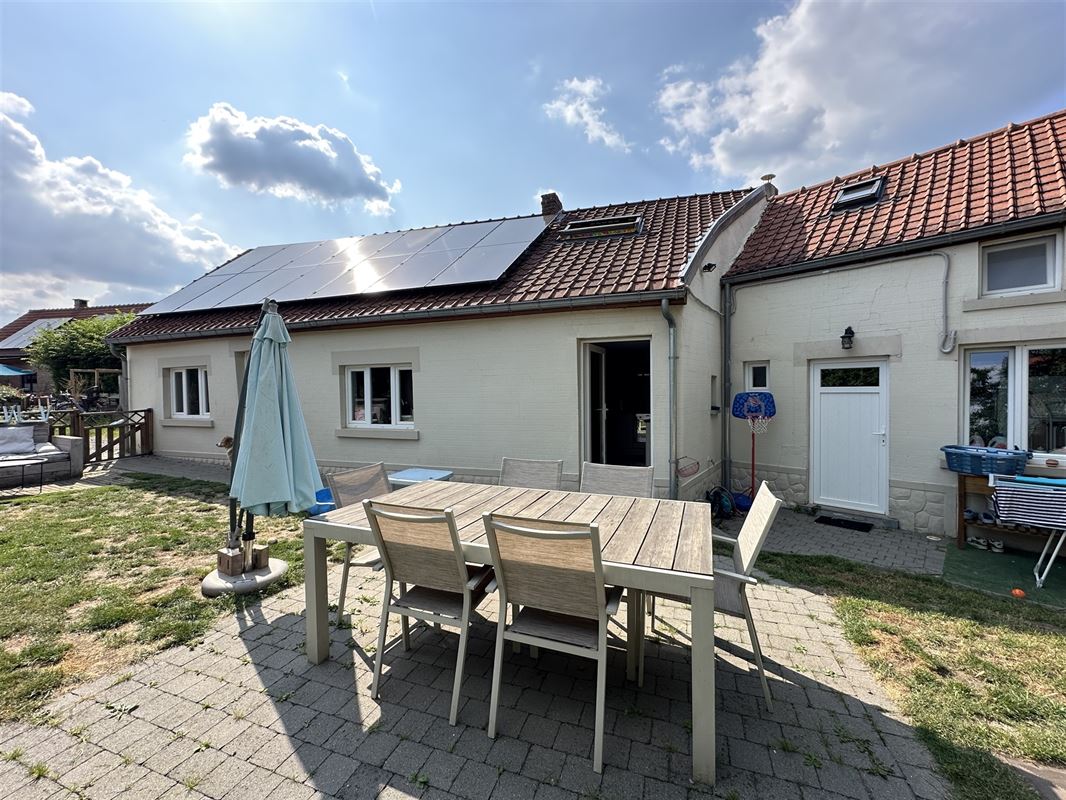 Charmante maison 3chambres - en retrait de la rue!