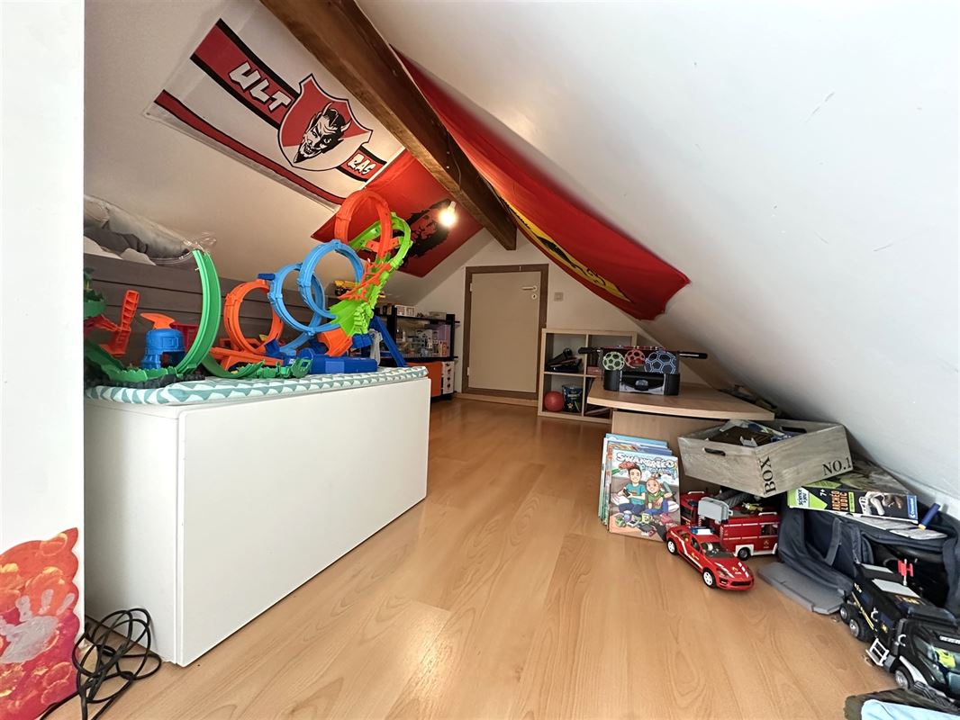 Charmante maison 3chambres - en retrait de la rue!