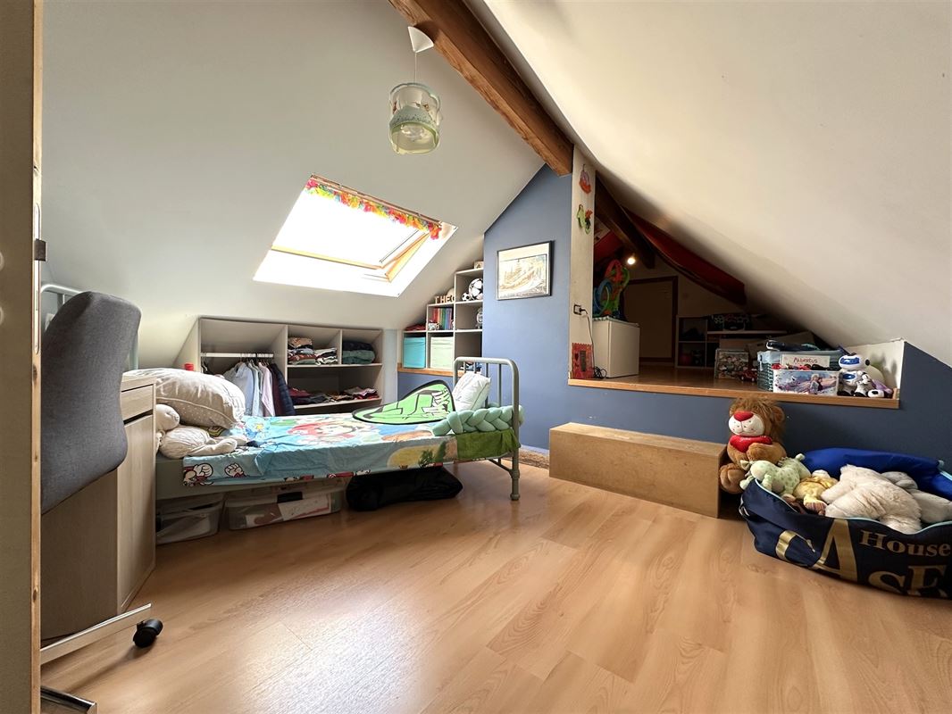 Charmante maison 3chambres - en retrait de la rue!