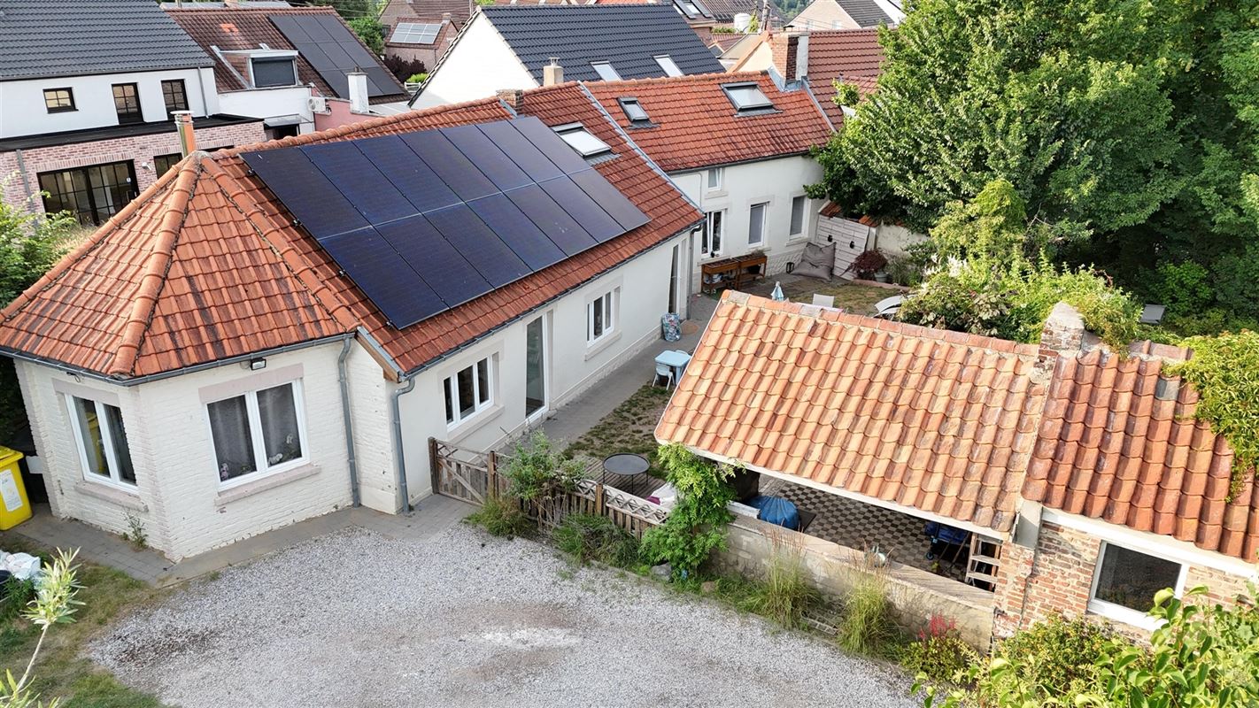 Charmante maison 3chambres - en retrait de la rue!