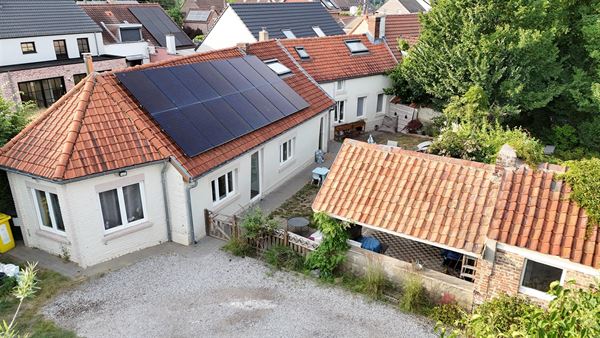 Charmante maison 3chambres - en retrait de la rue!