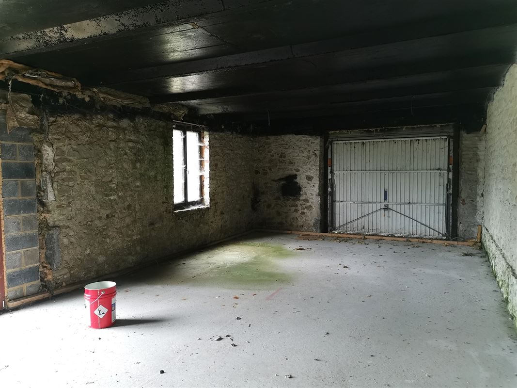 Propriété à rénover entièrement - Beau potentiel