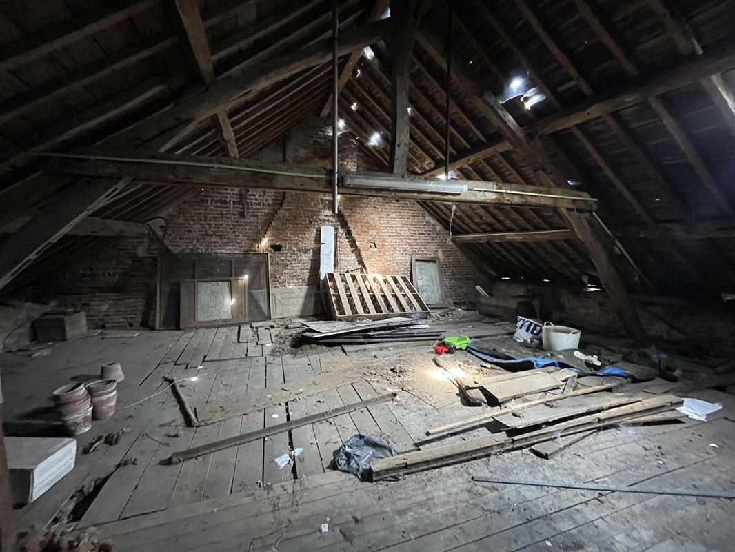 Propriété à rénover entièrement - Beau potentiel