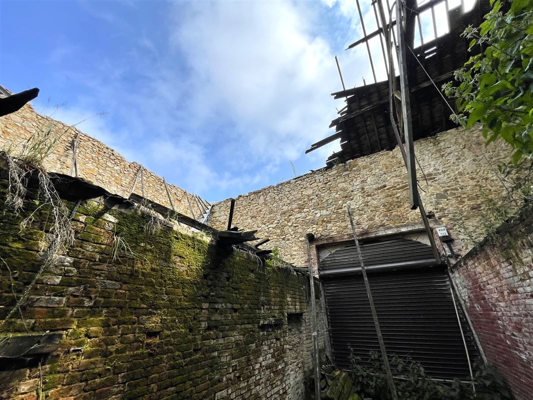 Propriété à rénover entièrement - Beau potentiel