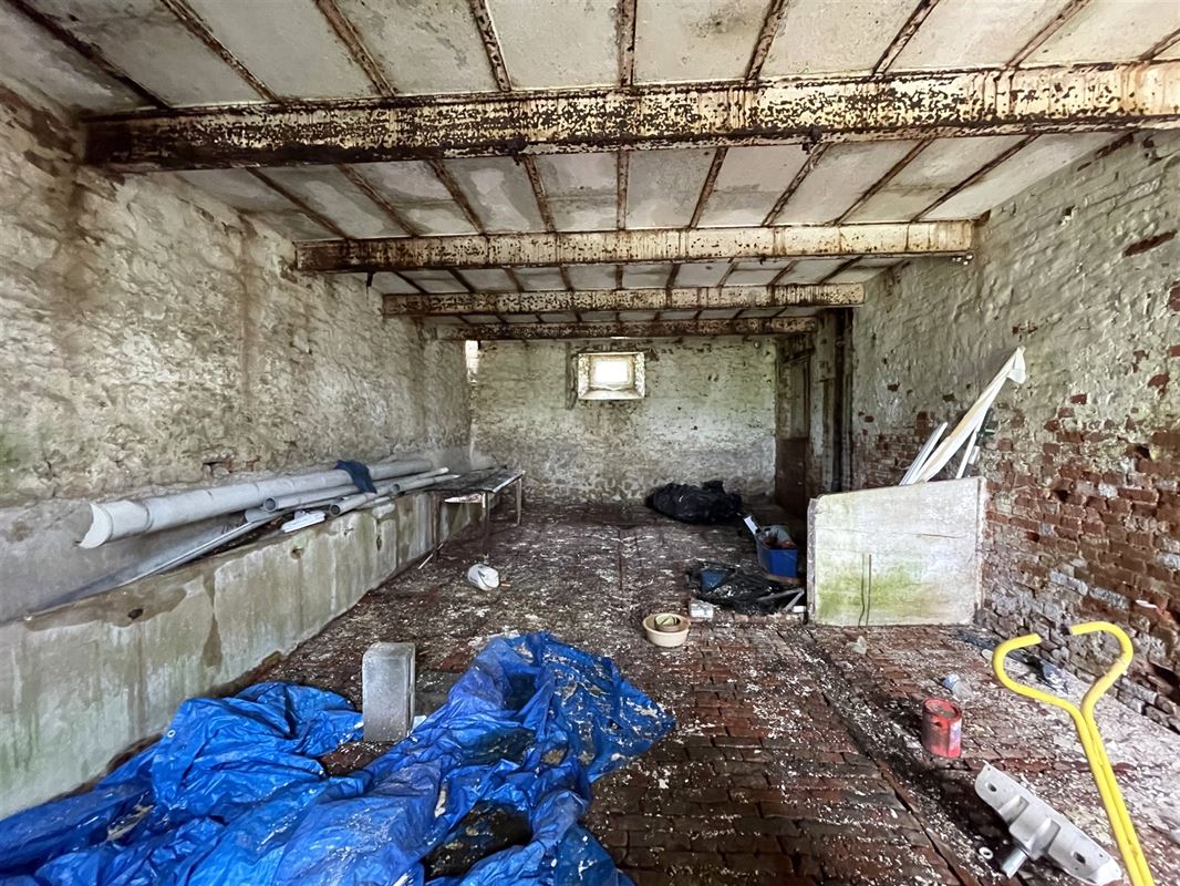 Propriété à rénover entièrement - Beau potentiel